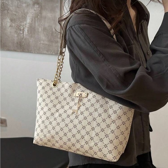 ⚠️Clearance Patterned Chain Shoulder Tote Bag Elegant Cream Designer Gold Accent - Picture 6 of 9